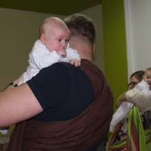 Warsztaty chustonoszenia w Szkole Rodzenia Bambino